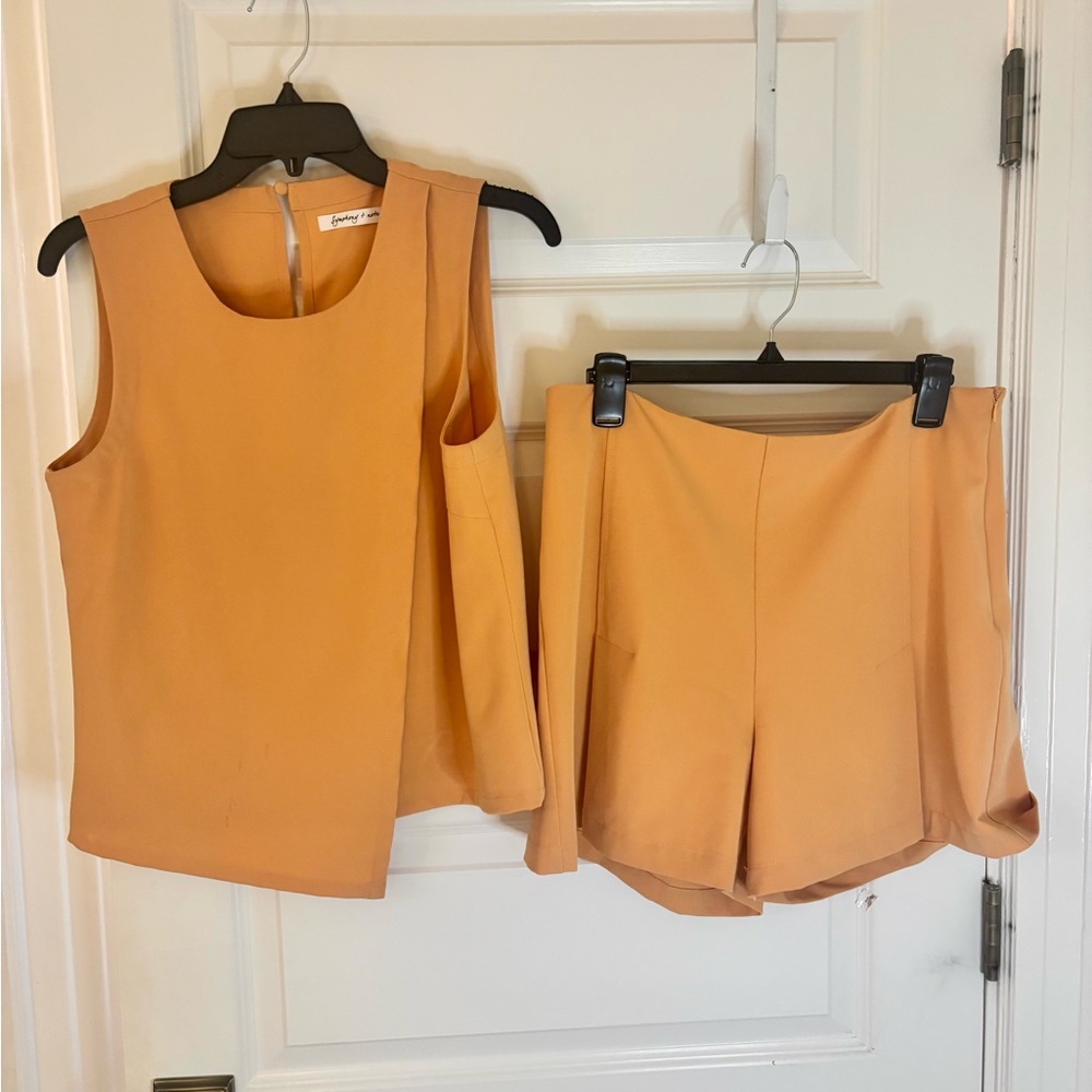 Chic Sleeveless Top and Shorts Set in PEACH